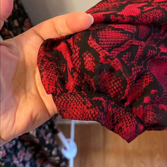 😍SHOW SPECIAL - GEORGE Red Snakeprint Lpng Sleeve Sheer Blouse size 3X - Picture 3 of 8